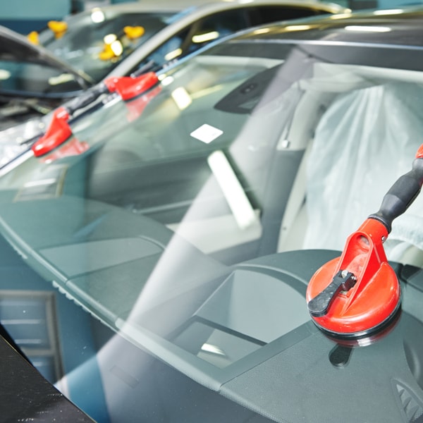 What auto glass company to call when windshield is broken  in Massachusetts